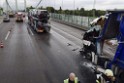 Schwerer LKW VU PKlemm A 4 Rich Olpe auf der Rodenkirchener Bruecke P061